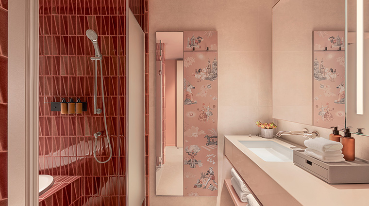 kromo bangkok curio collection by hilton king premium room bathroom