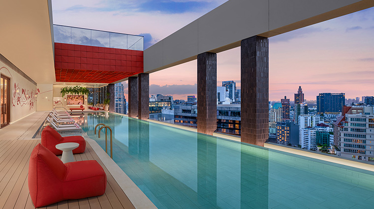 kromo bangkok curio collection by hilton pool twilight2