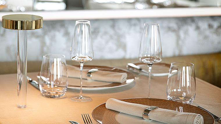 la dame silver endeavour dining