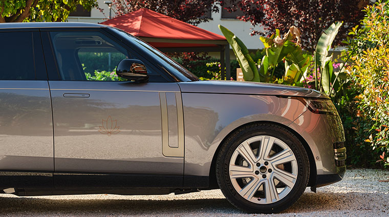 la serena hotel forte dei marmi 77 grey range rover side view