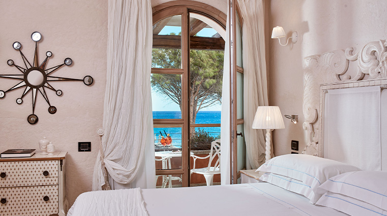 la villa del re bedroom window