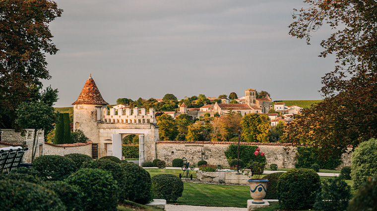 le logis exterior grounds