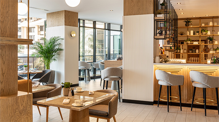 le royal meridien beach resort and spa le royal club lounge