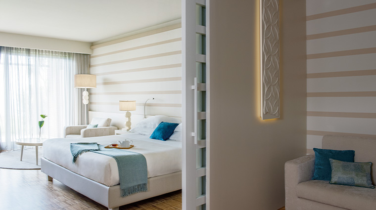 lefay resort spa lago di garda exclusive suite bedroom2023