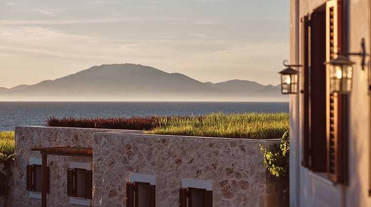 lesante cape exterior4