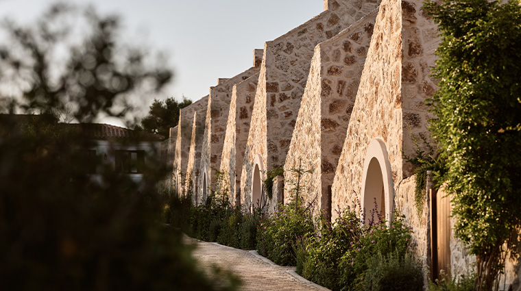 lesante cape exterior5