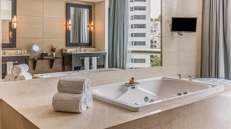 live aqua ciudad de mexico bosques de las lomas luna presidential suite bathroom