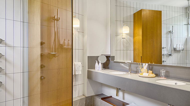 lizard island resort bathroom