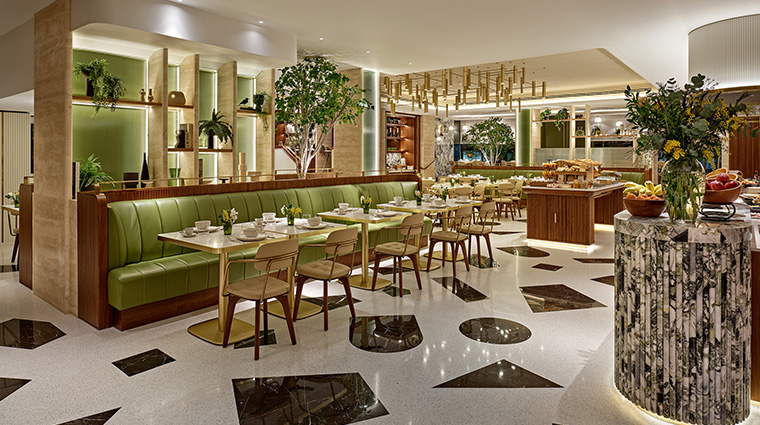 hilton london on park lane park corner brasserie interior2