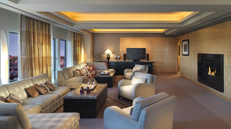 mandarin oriental boston dynasty suite living room