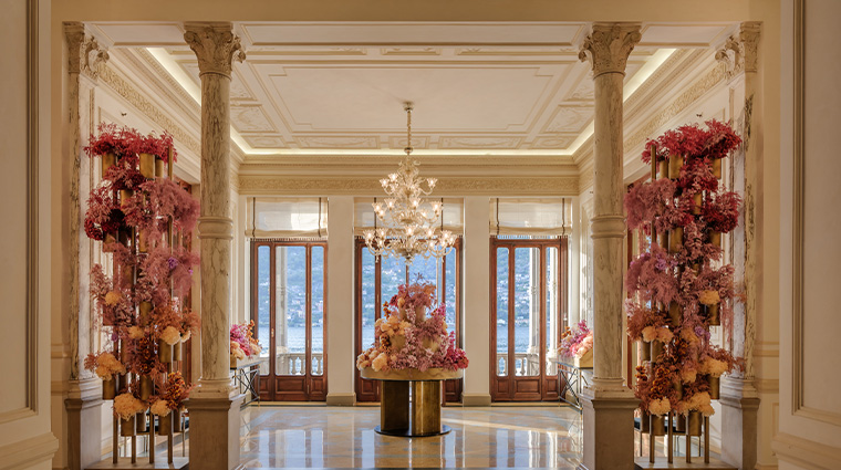 lake como lobby