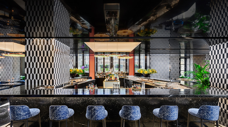 mandarin oriental milan new mandarin garden bar counter