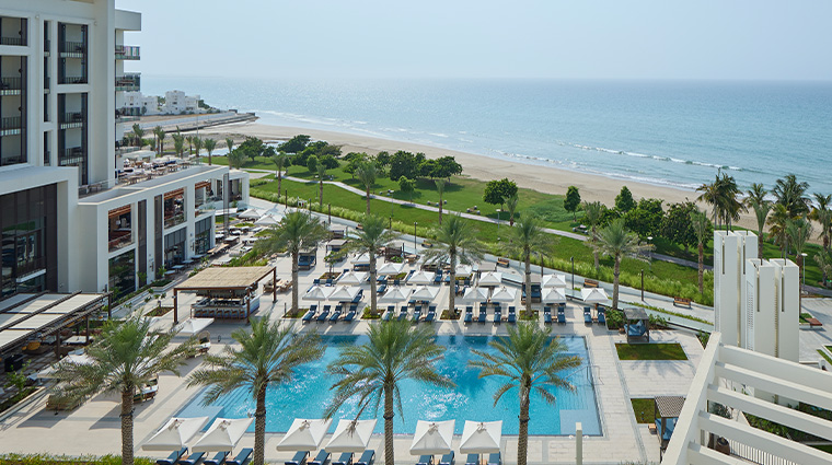 mandarin oriental muscat pool day