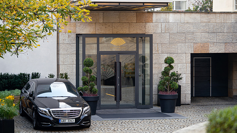 mandarin oriental prague entrance