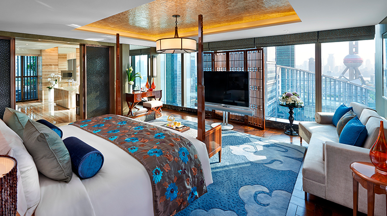 mandarin oriental pudong shanghai presidential suite bedroom