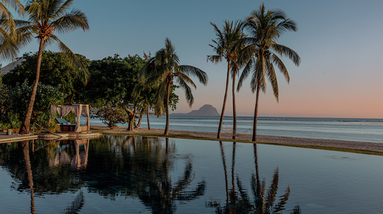 maradiva villas resort and spa infinity pool