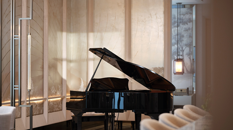 marina bay sands chairman suite with grand piano