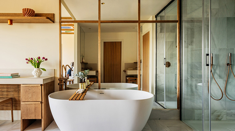 me malaga panoramic suite bathroom
