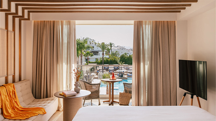 me marbella extra junior suite oasis view
