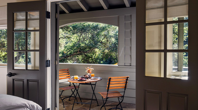 meadowood napa valley cottage room porch7