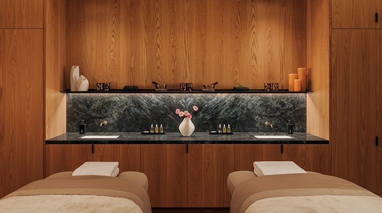 oneonly moonlight basin couples treatment room