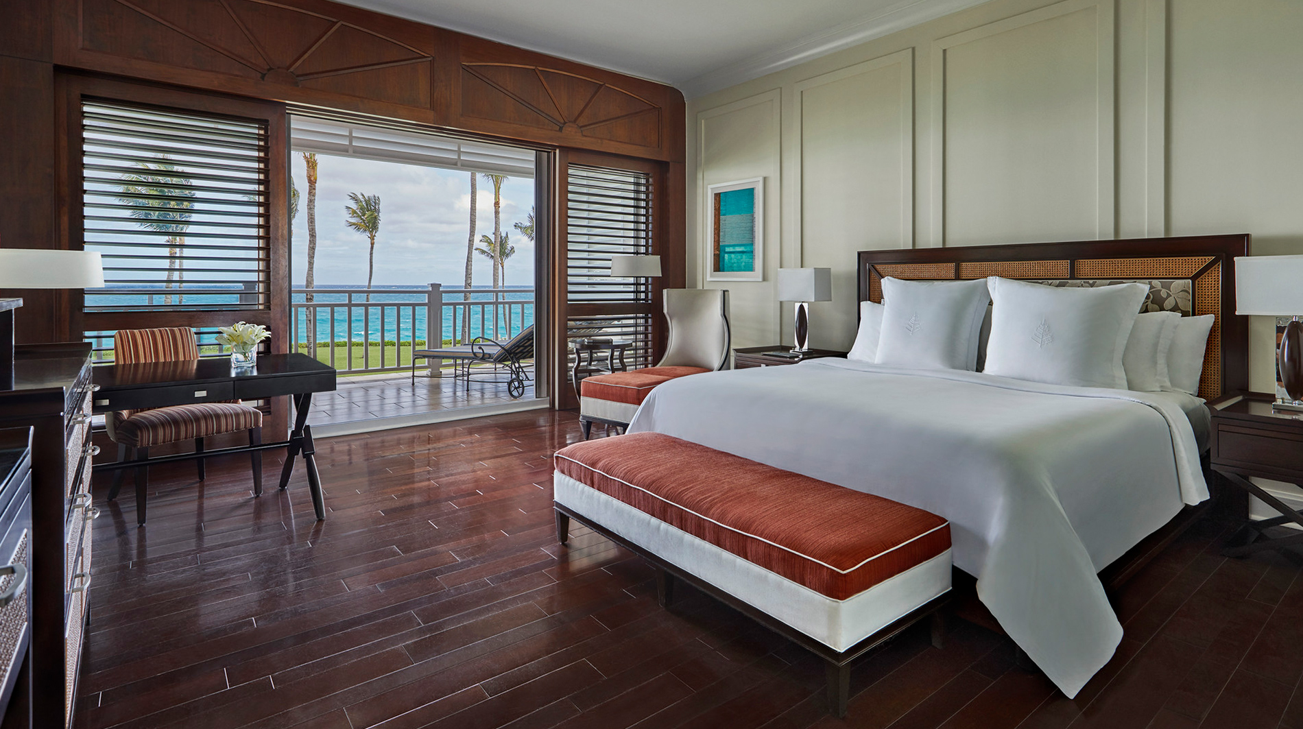 Four seasons ocean courtyard. Beach Front Room.