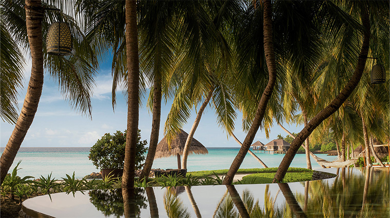 one and only reethi rah pool and beach