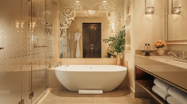 oneonly royal mirage arabian court exeutive suite bathroom