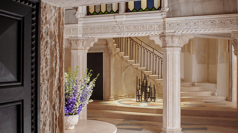 orient express venezia stairs2