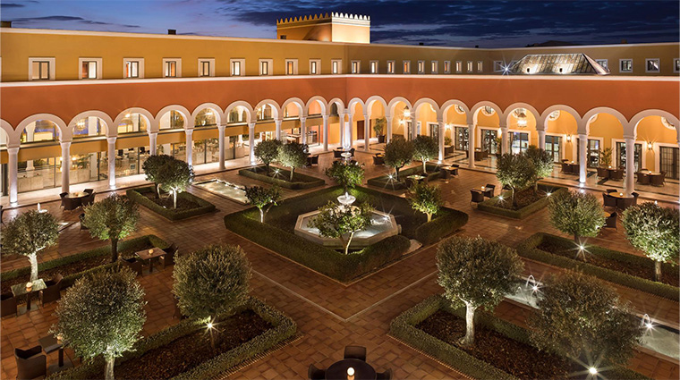 palacio de sancti petri gran melia patio by night