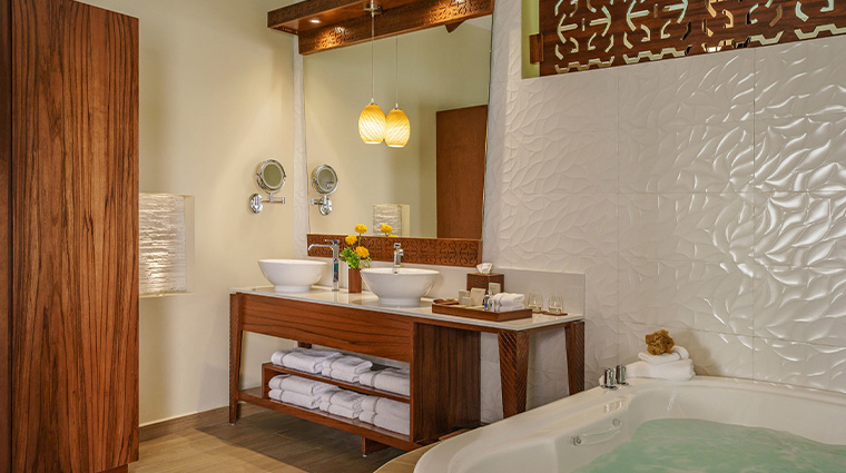 14 PresidentialOverwaterBungalow Bathroom