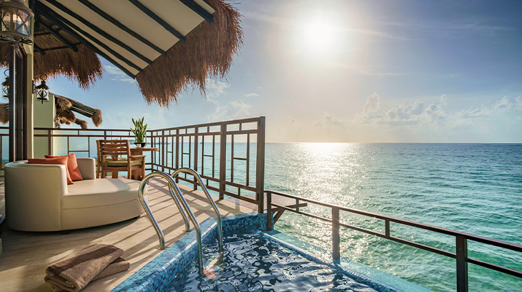 6 EliteOverwaterBungalow pool