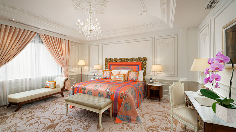 palazzo versace macau signature suite bedroom
