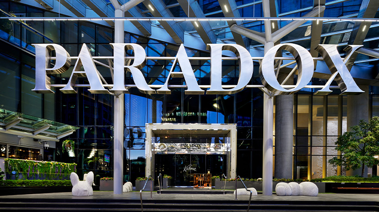 paradox hotel vancouver exterior