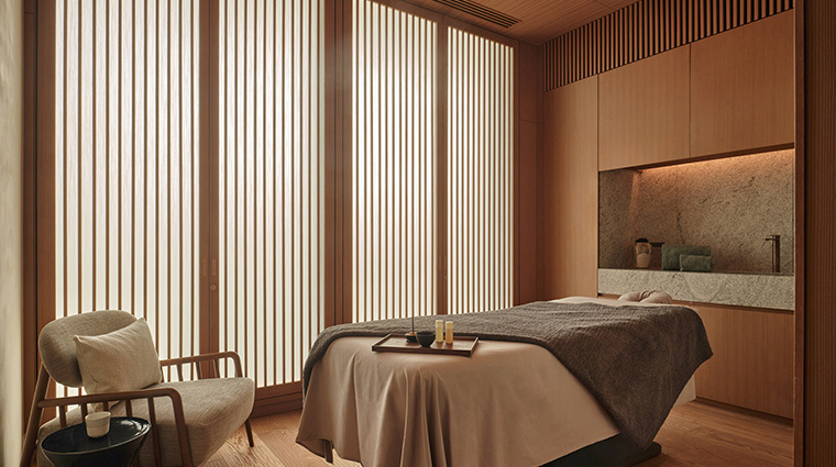 patina osaka spa treatment room