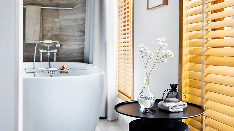 pillows grand boutique hotel maurits at the park bathroom