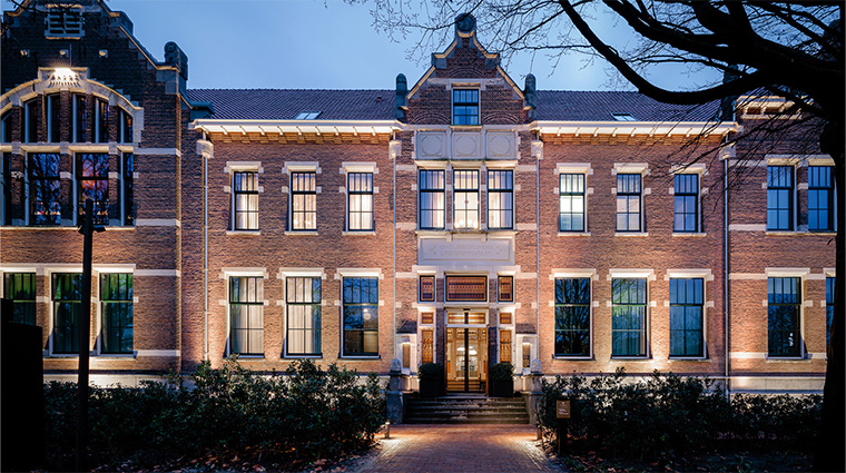 pillows grand boutique hotel maurits at the park front entrance