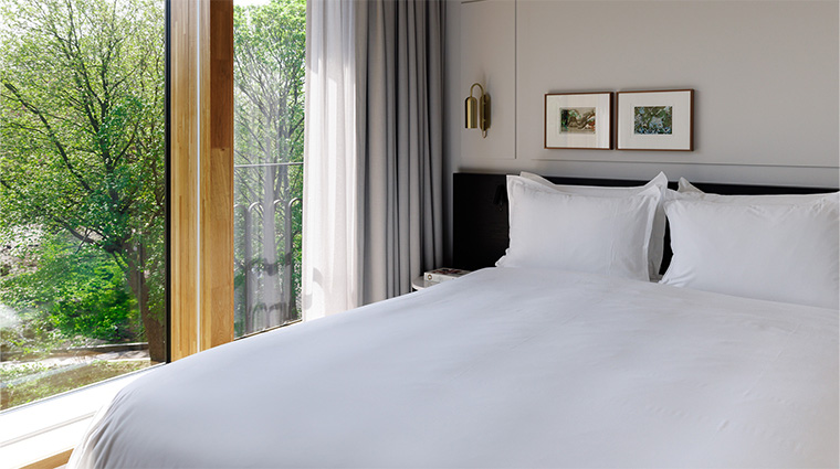 pillows grand boutique hotel maurits at the park luxury room