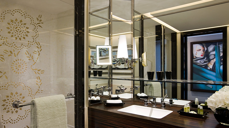 prince de galles a luxury collection hotel art deco room bathroom