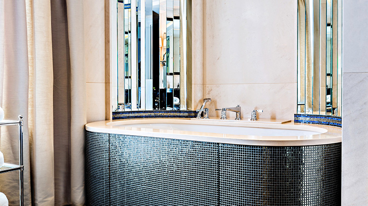 prince de galles a luxury collection hotel saphir suite bathroom