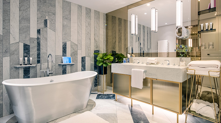 raffles europejski warsaw bathroom