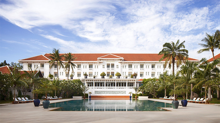 raffles grand hotel dangkor iconic swimming pool2024