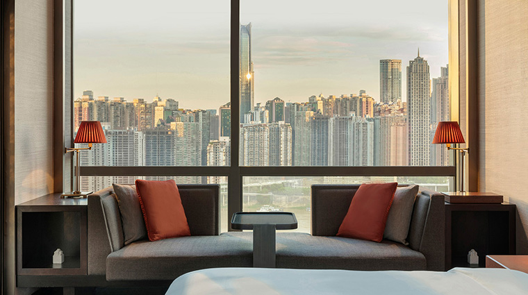 regent chongqing classic king room river view2
