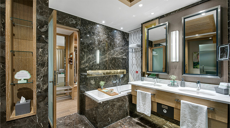 regnum carya jade room sea view bathroom
