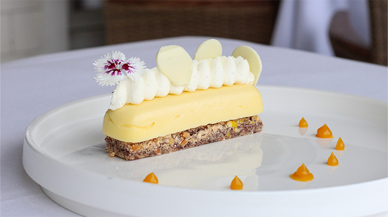 le riverain wedding dessert