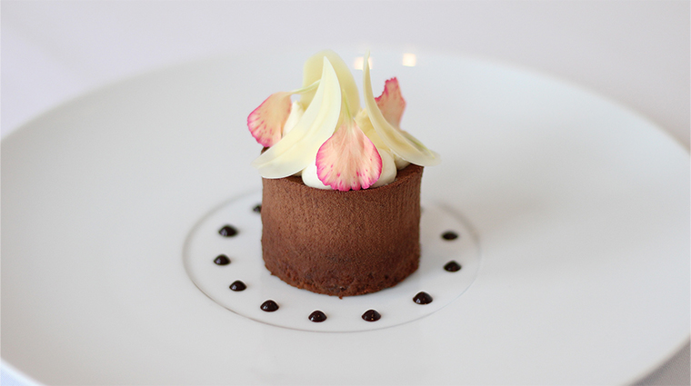 le riverain wedding dessert2