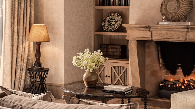 rosewood cape kidnappers main lodge library