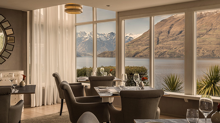 rosewood matakauri main lodge small dining room