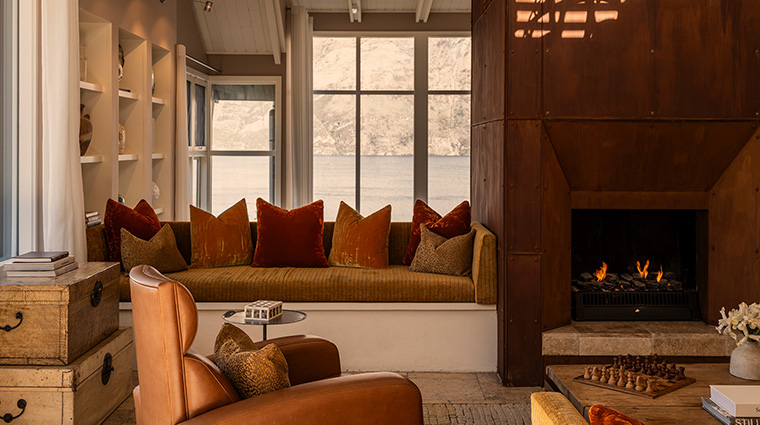 rosewood matakauri main lodge upper lounge