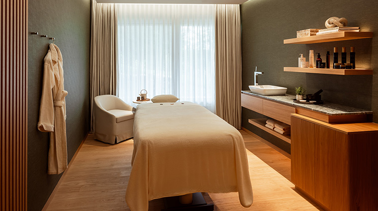 rosewood schloss fuschl facilities spa asaya spa treatment room